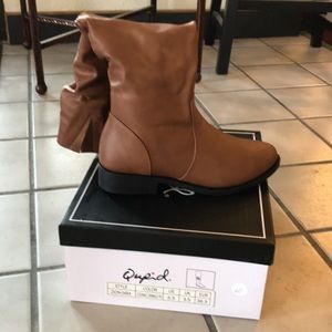 Women’s Knee high boot, the color is Camel.